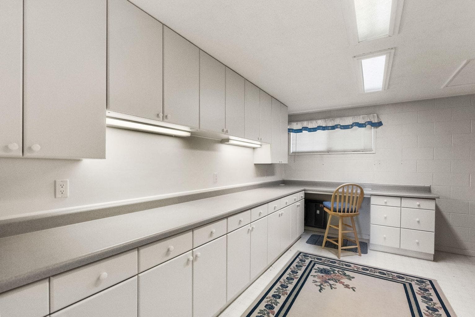 Photo of 18377 Ridge Road 37 of 59