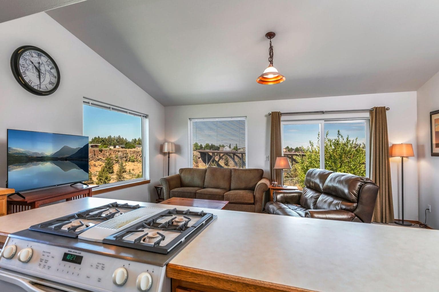 Photo of 1027 NW Larch Court 7 of 26