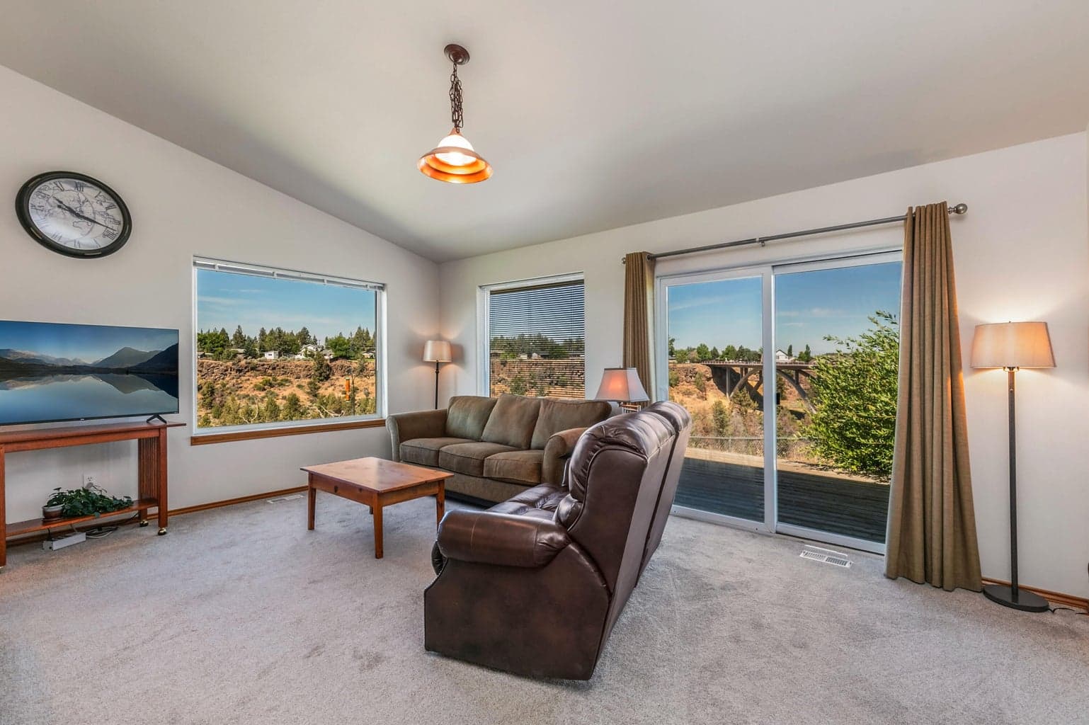Photo of 1027 NW Larch Court 8 of 26