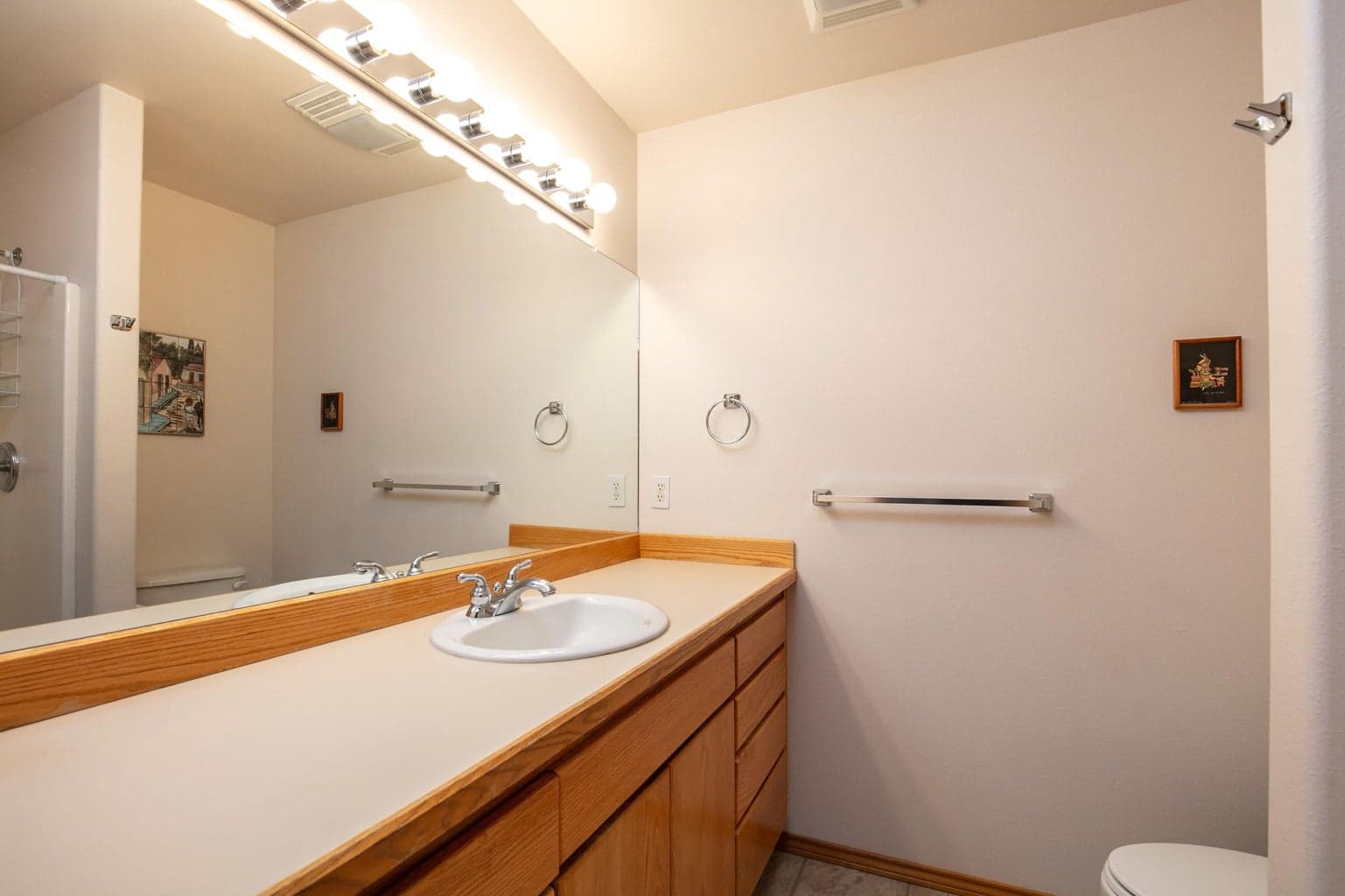Photo of 1027 NW Larch Court 12 of 26