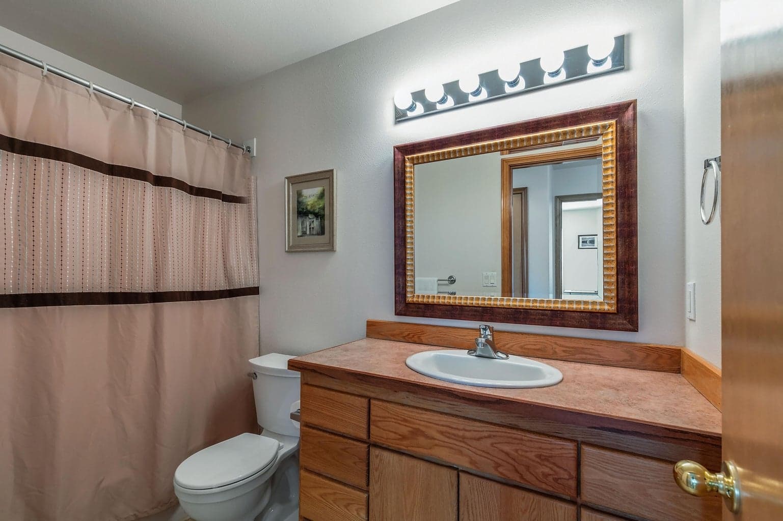 Photo of 1027 NW Larch Court 14 of 26