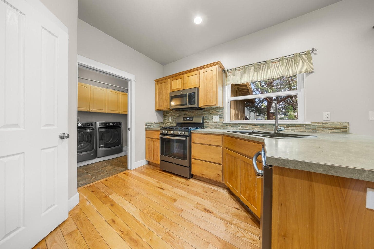Corner pantry