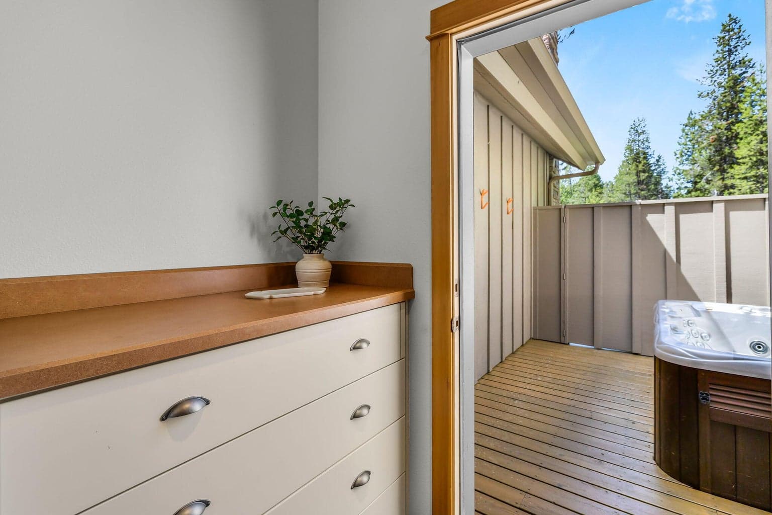 Main level built-ins to privacy deck