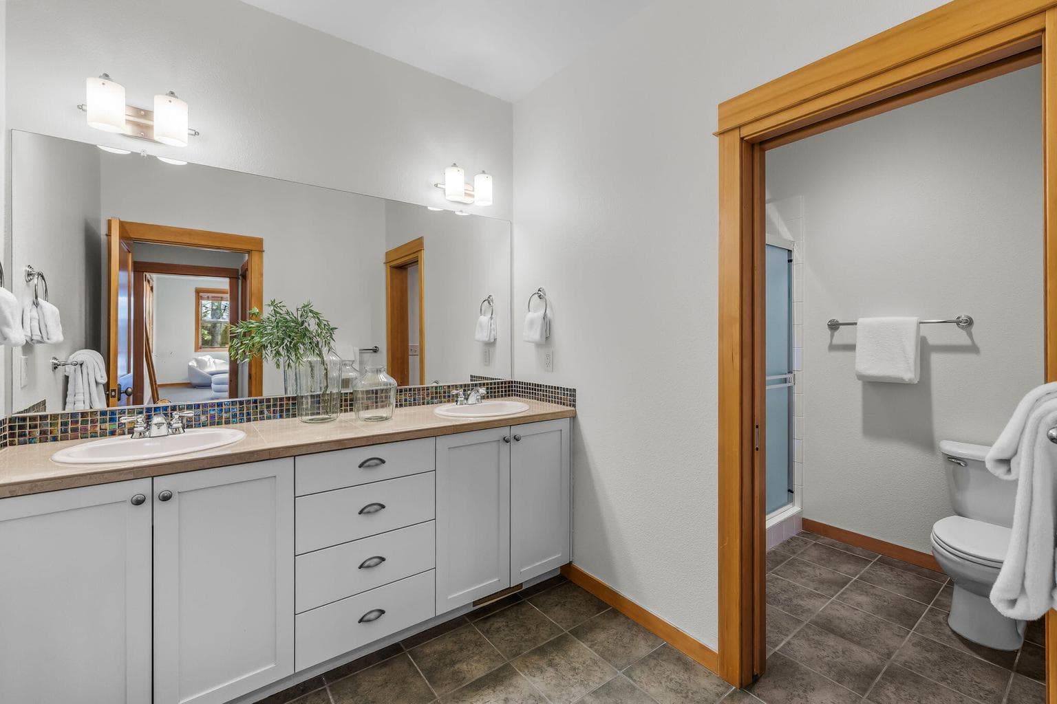 Upper level Primary suite - privacy separation