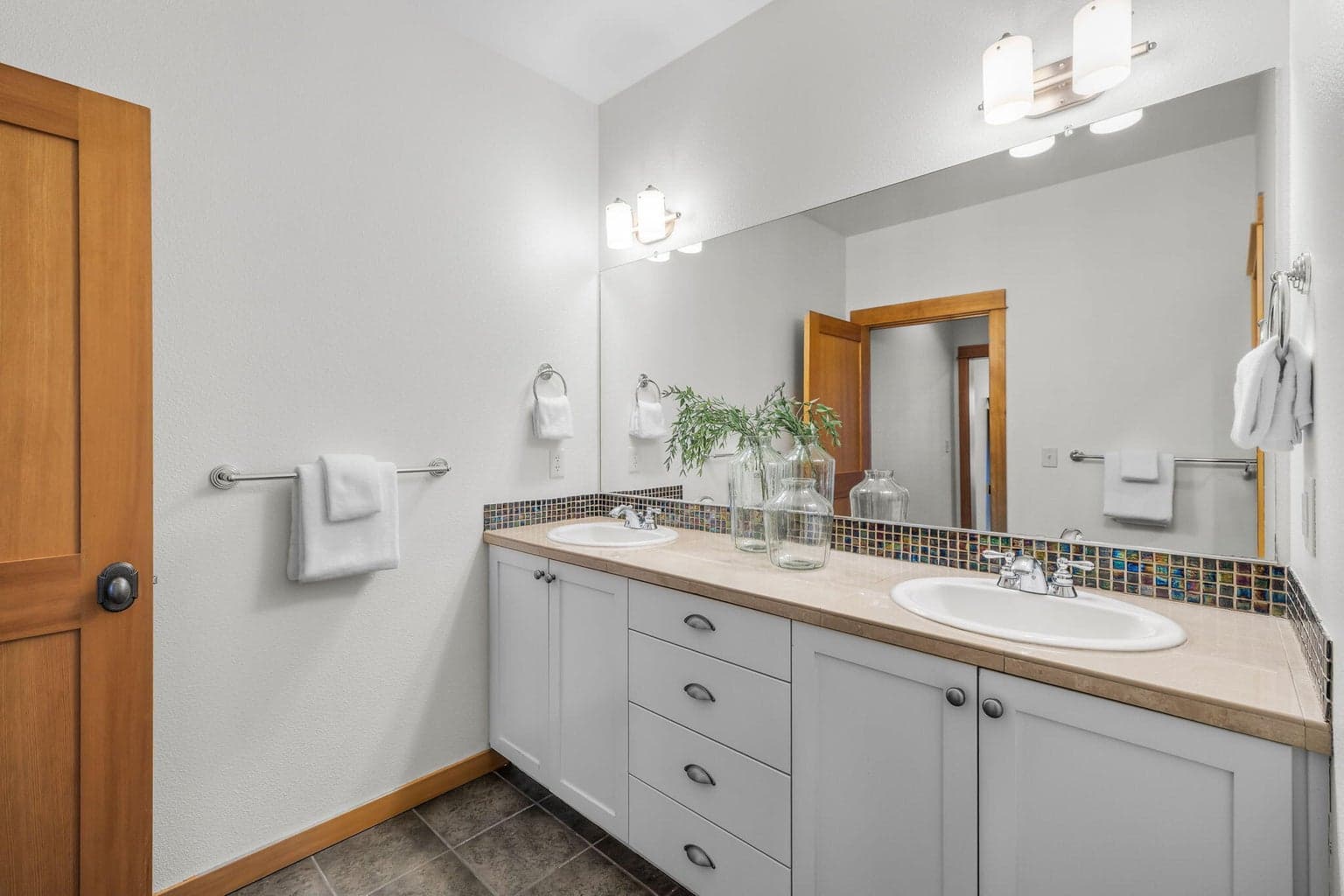 Upper level primary bath - double vanity