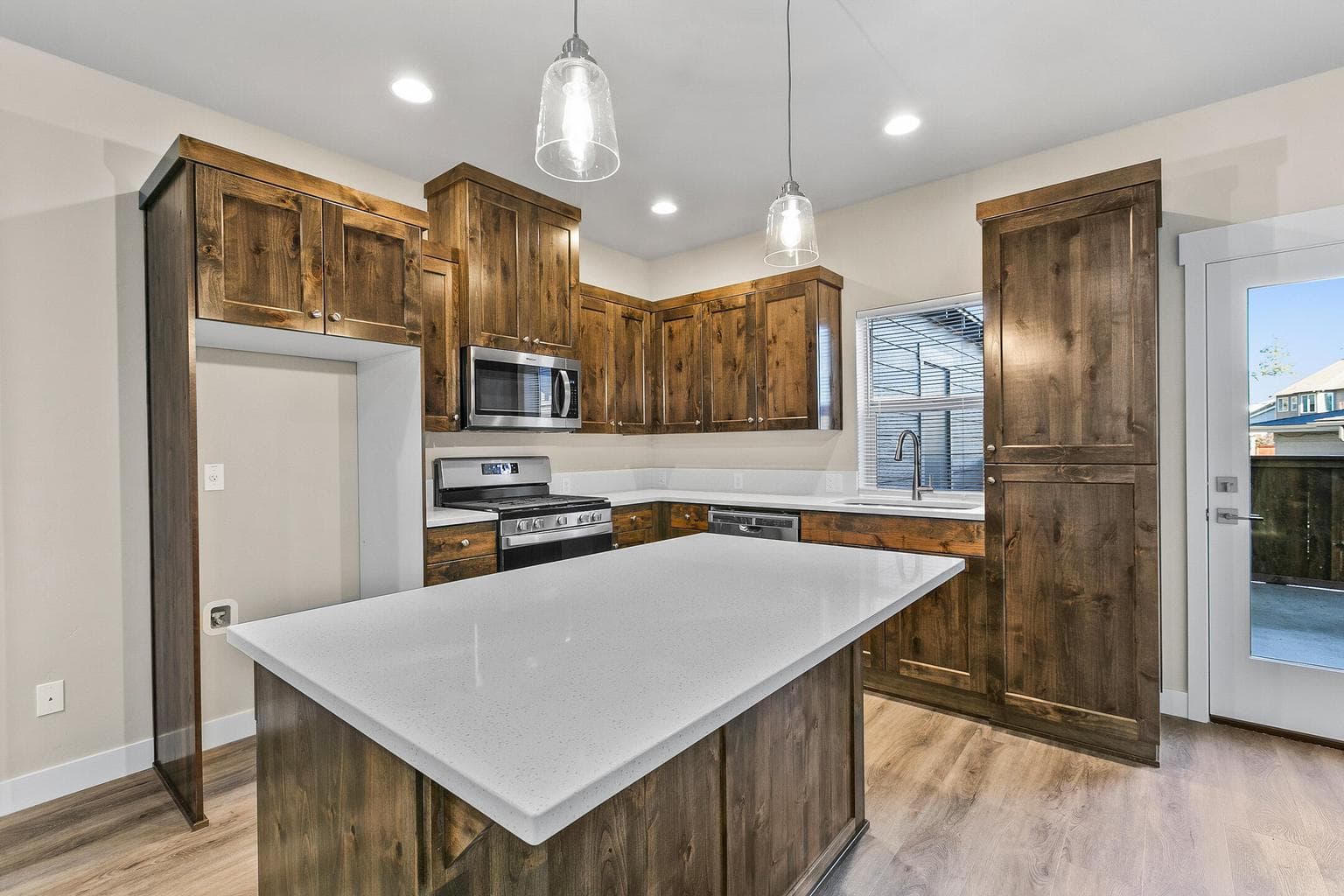 Photo of 63286 NW Ski Lane 9 of 24