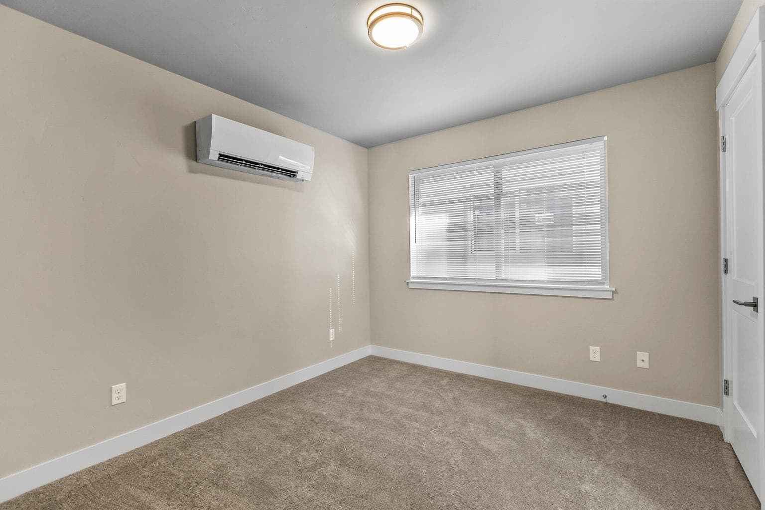 Photo of 63286 NW Ski Lane 16 of 24