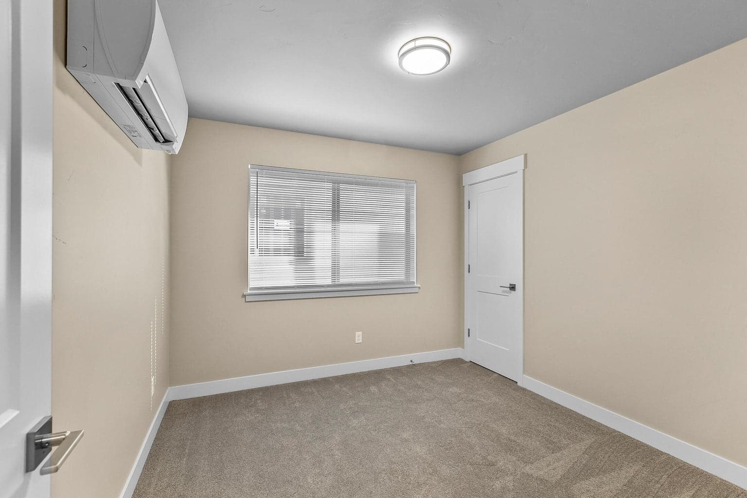 Photo of 63286 NW Ski Lane 18 of 24