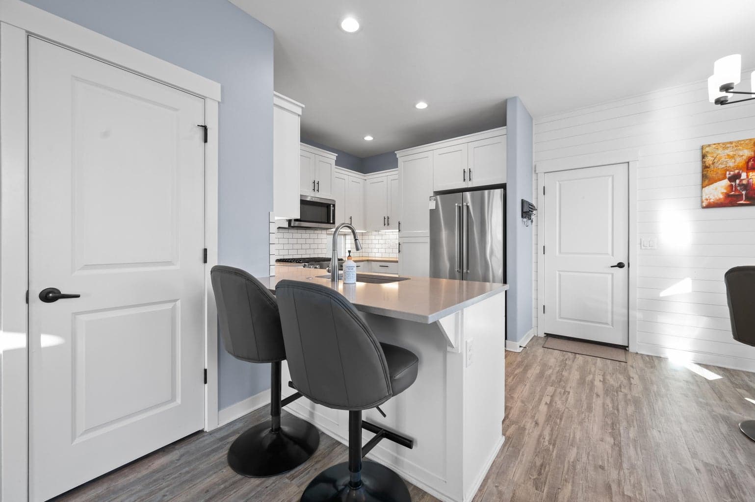 Photo of 4392 SW Canal Boulevard 9 of 43