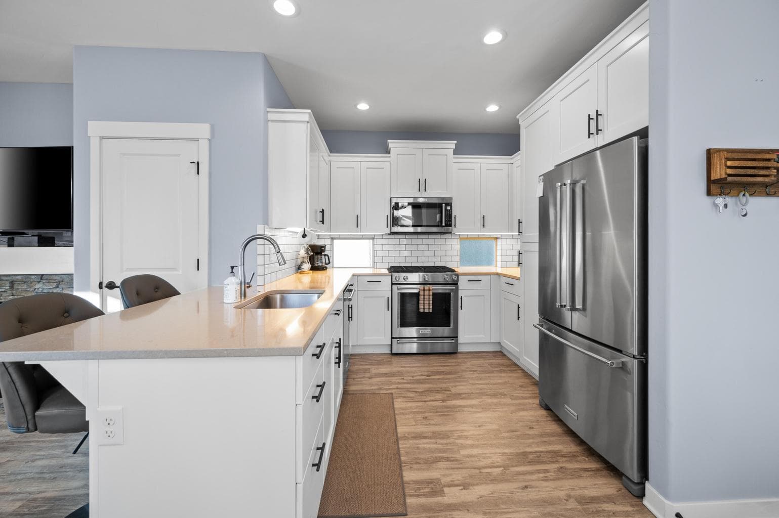 Photo of 4392 SW Canal Boulevard 14 of 43