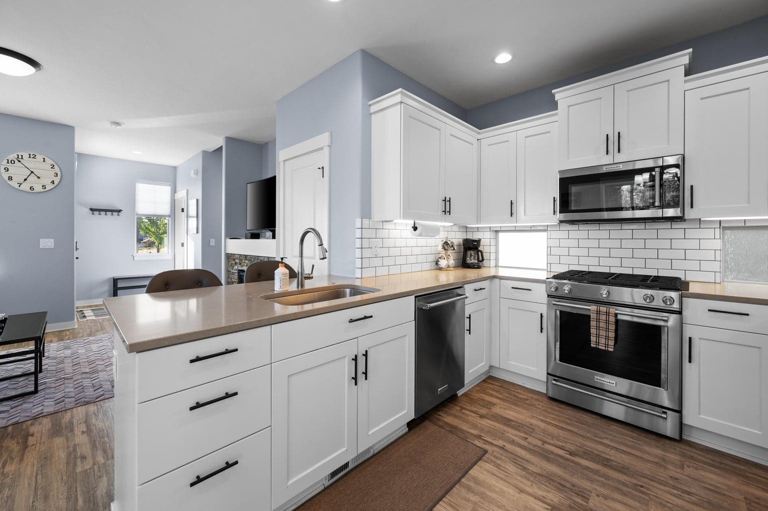 Photo of 4392 SW Canal Boulevard 15 of 43