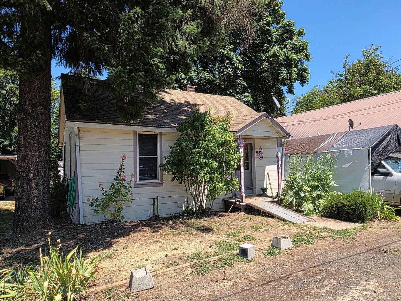 235 Gilbert, Glendale, 97442