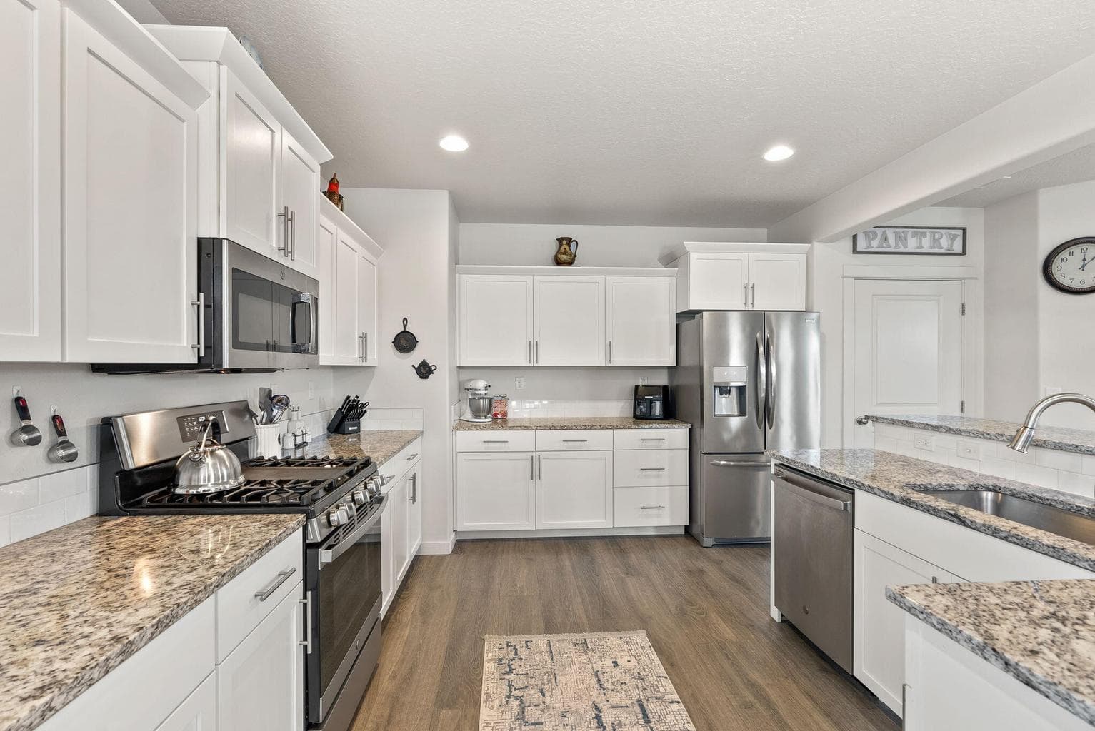 Photo of 4199 SW 34th Street 9 of 40