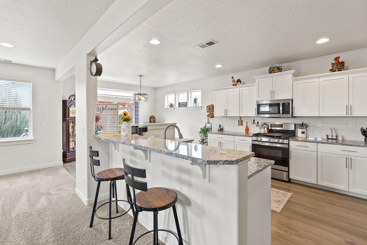 Photo of 4199 SW 34th Street 7 of 40