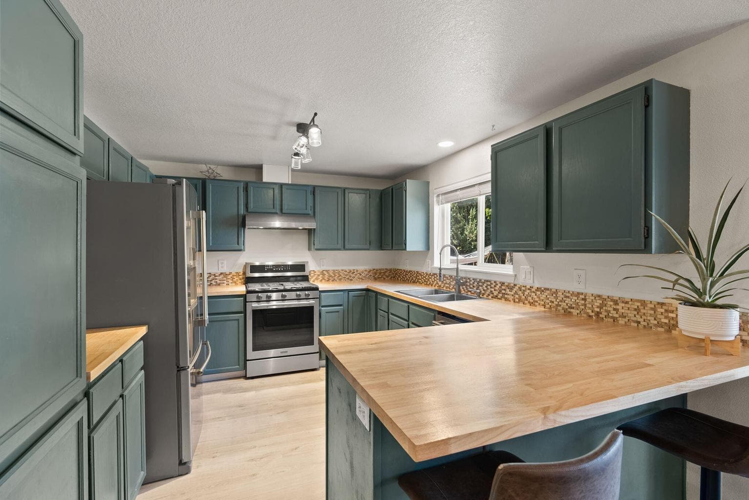 Photo of 3110 NE Richmond Court 15 of 43