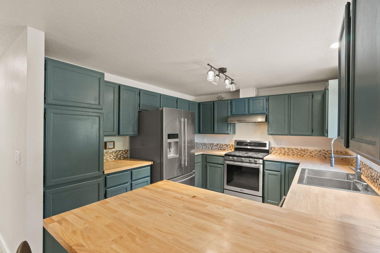 Photo of 3110 NE Richmond Court 16 of 43
