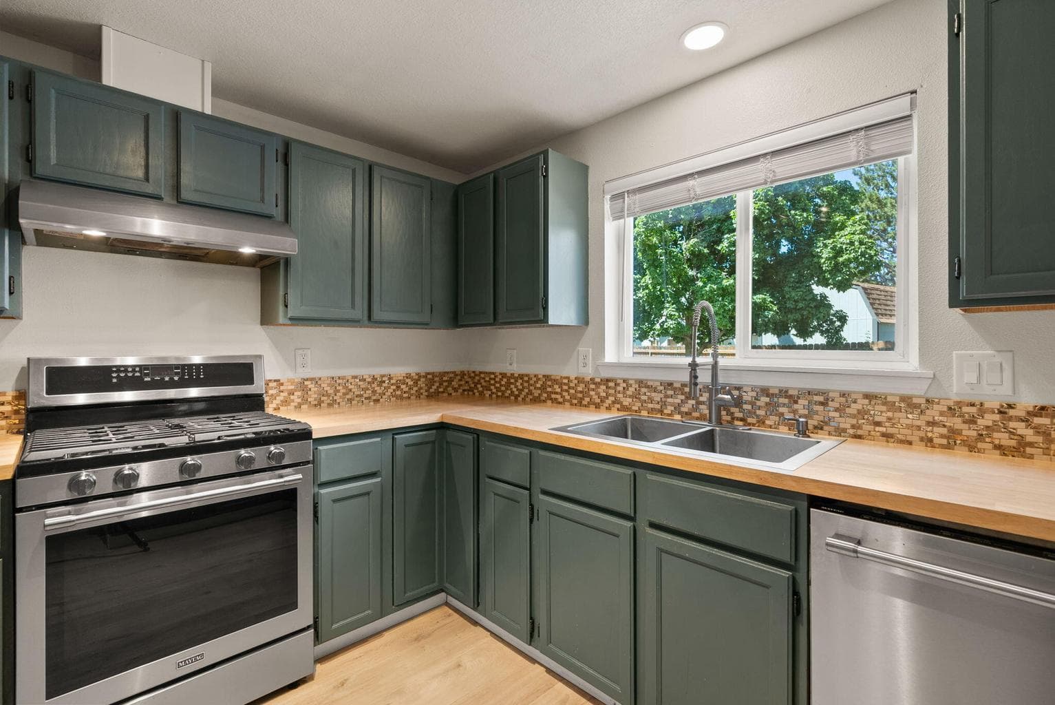 Photo of 3110 NE Richmond Court 17 of 43