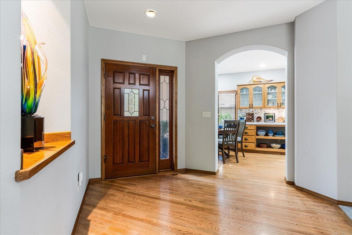 Photo of 60841 Willow Creek 4 of 40