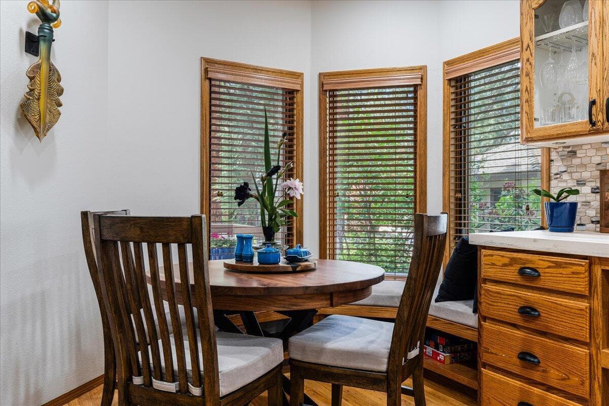 Photo of 60841 Willow Creek 6 of 40