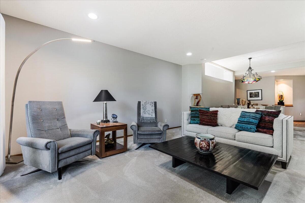 Photo of 60841 Willow Creek Loop 12 of 40