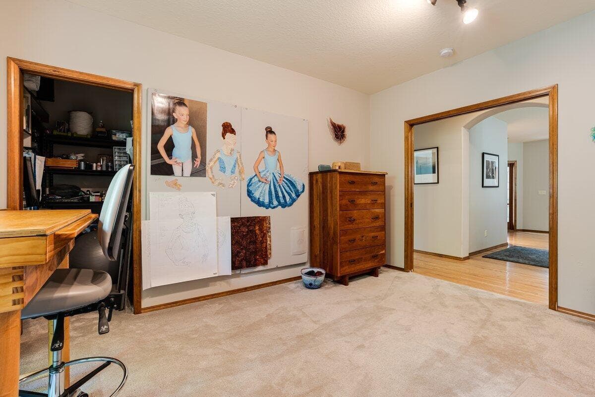 Photo of 60841 Willow Creek Loop 23 of 40