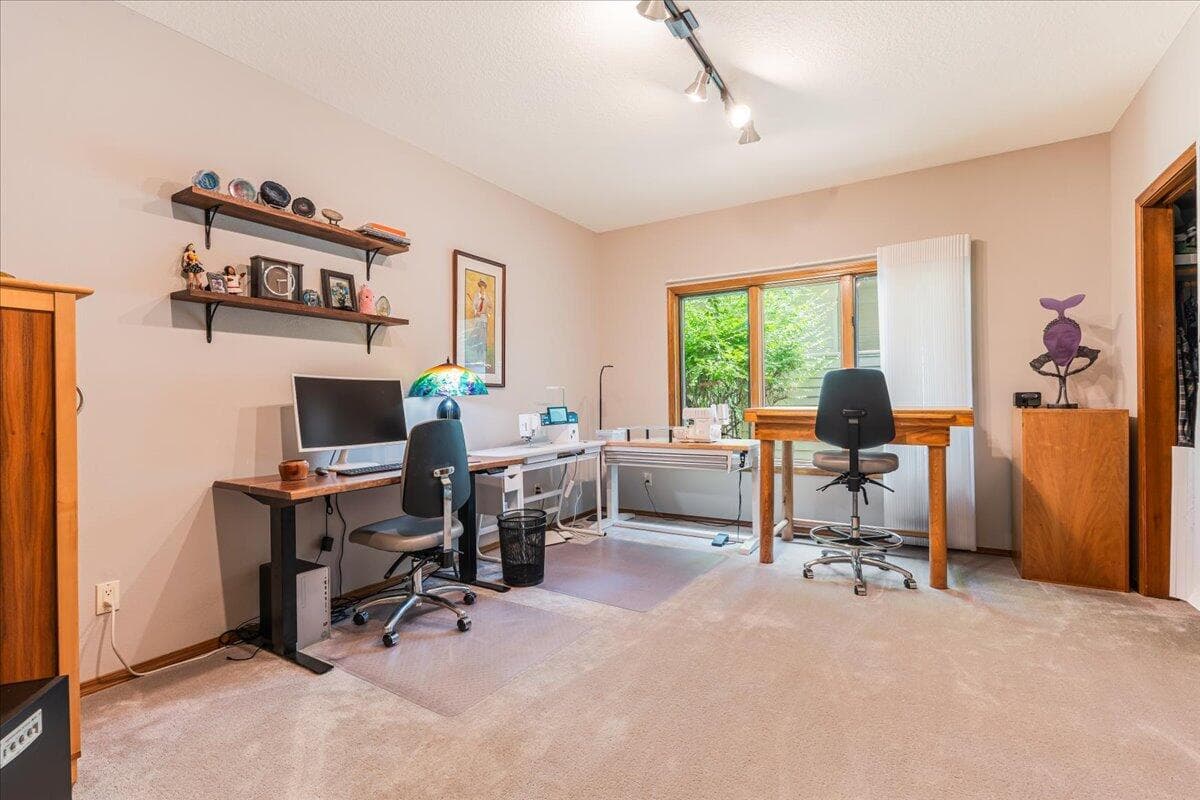 Photo of 60841 Willow Creek Loop 22 of 40