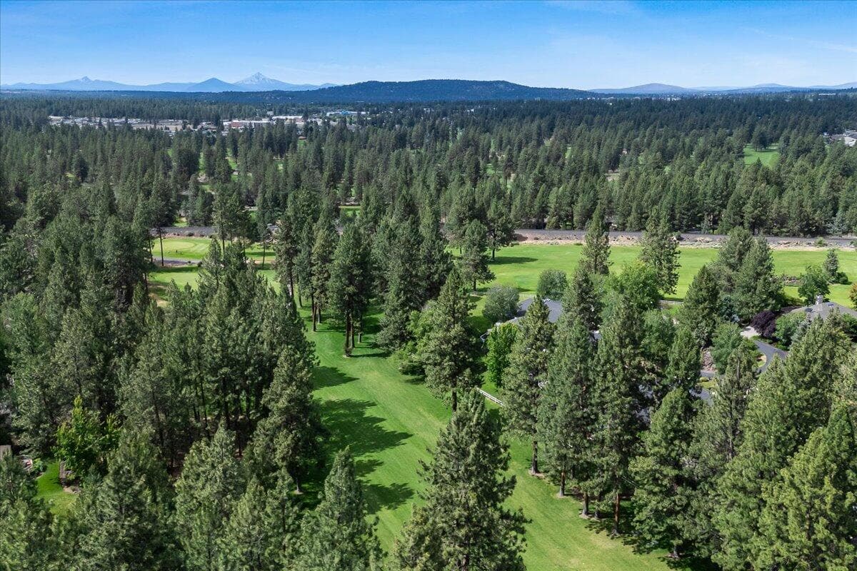 Photo of 60841 Willow Creek Loop 34 of 40