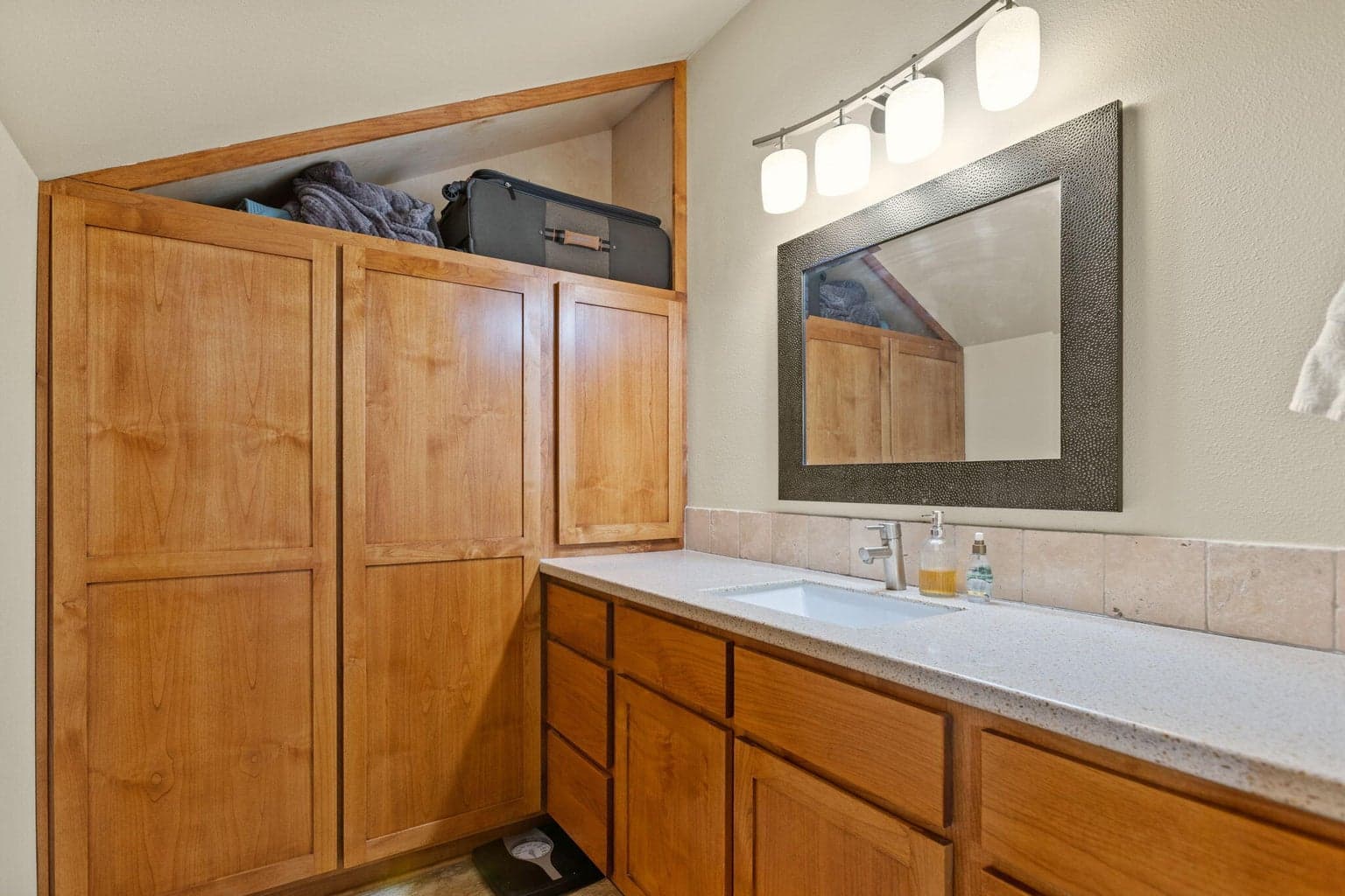 Photo of 18575 SW Century Drive 12 of 24