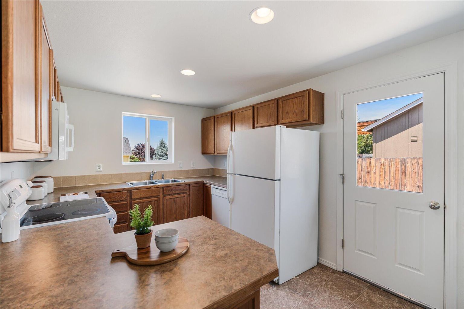 Photo of 2527 NE 5th Street 9 of 46