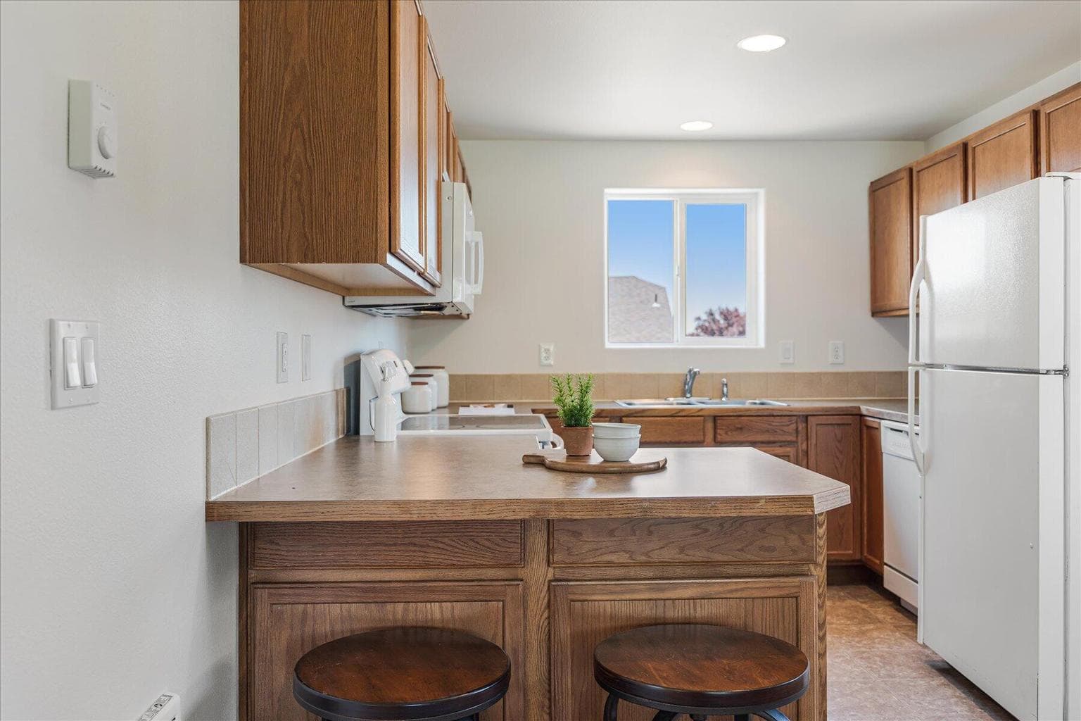 Photo of 2527 NE 5th Street 10 of 46