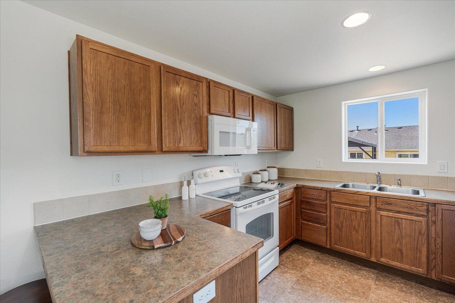 Photo of 2527 NE 5th Street 12 of 46