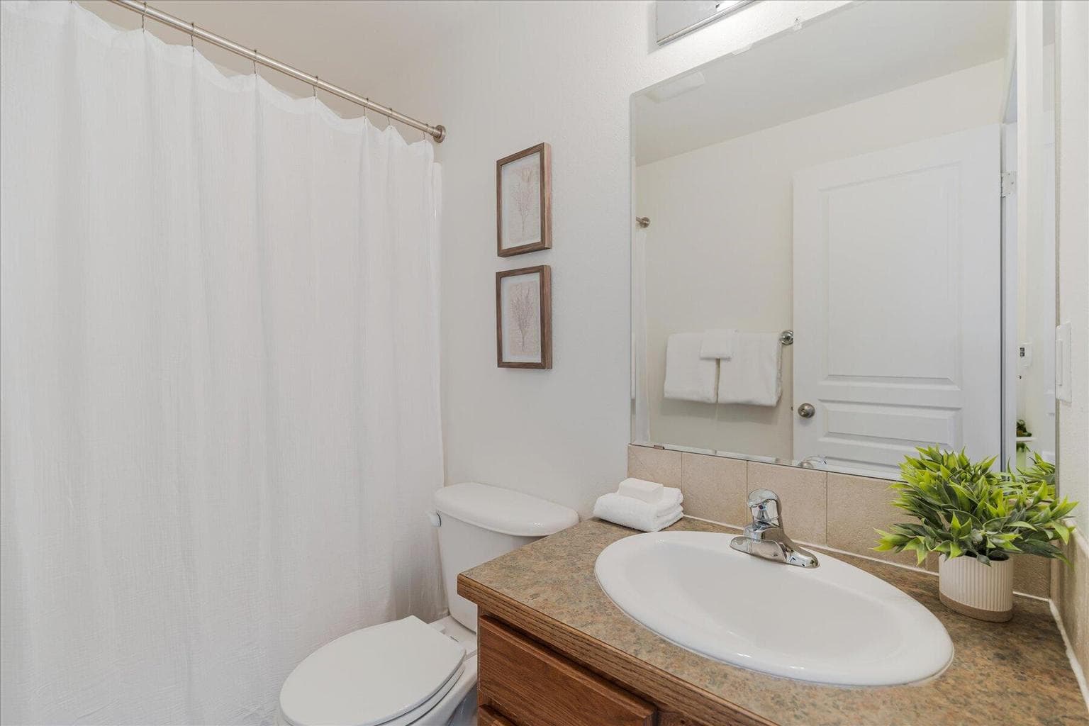 Photo of 2527 NE 5th Street 23 of 46