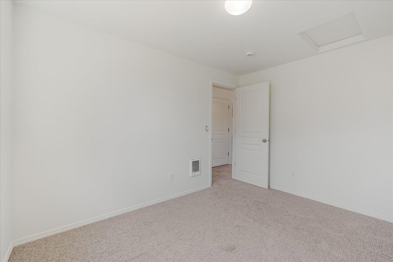 Photo of 2527 NE 5th Street 25 of 46