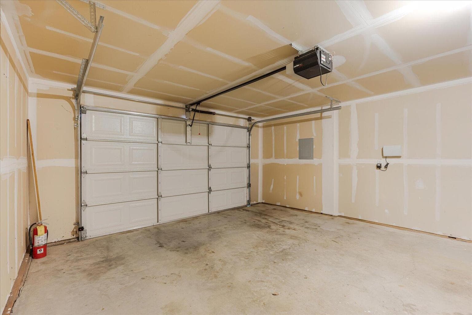 Photo of 2527 NE 5th Street 27 of 46