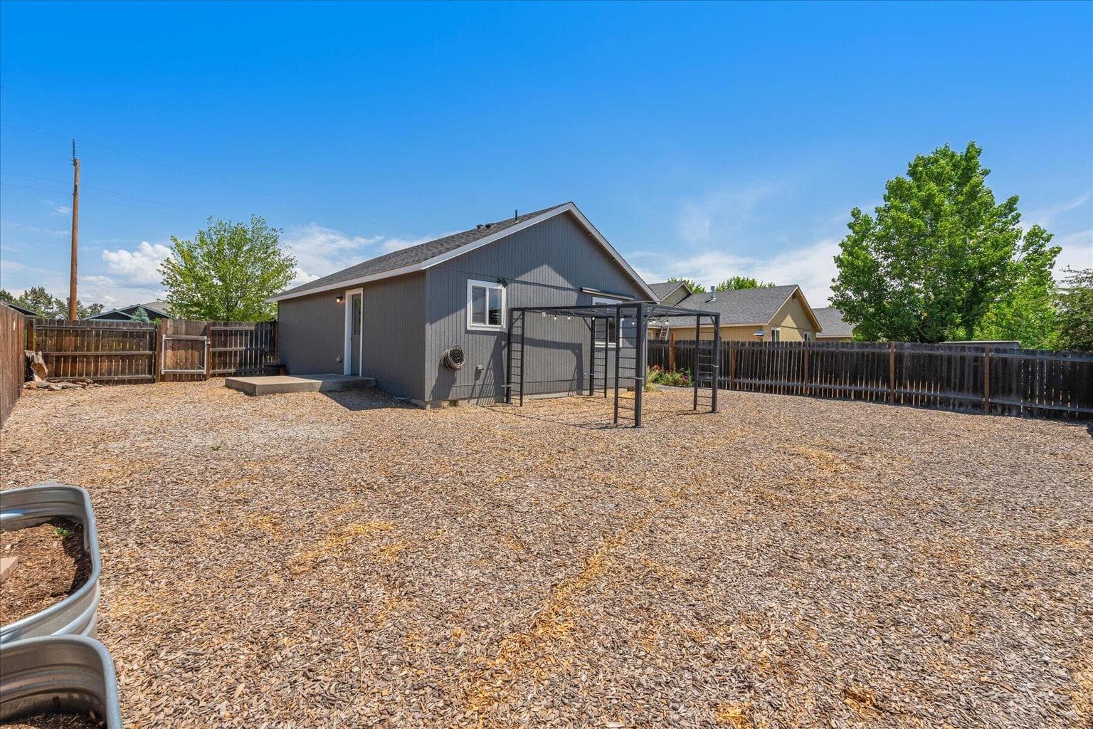 Photo of 2527 NE 5th Street 33 of 46