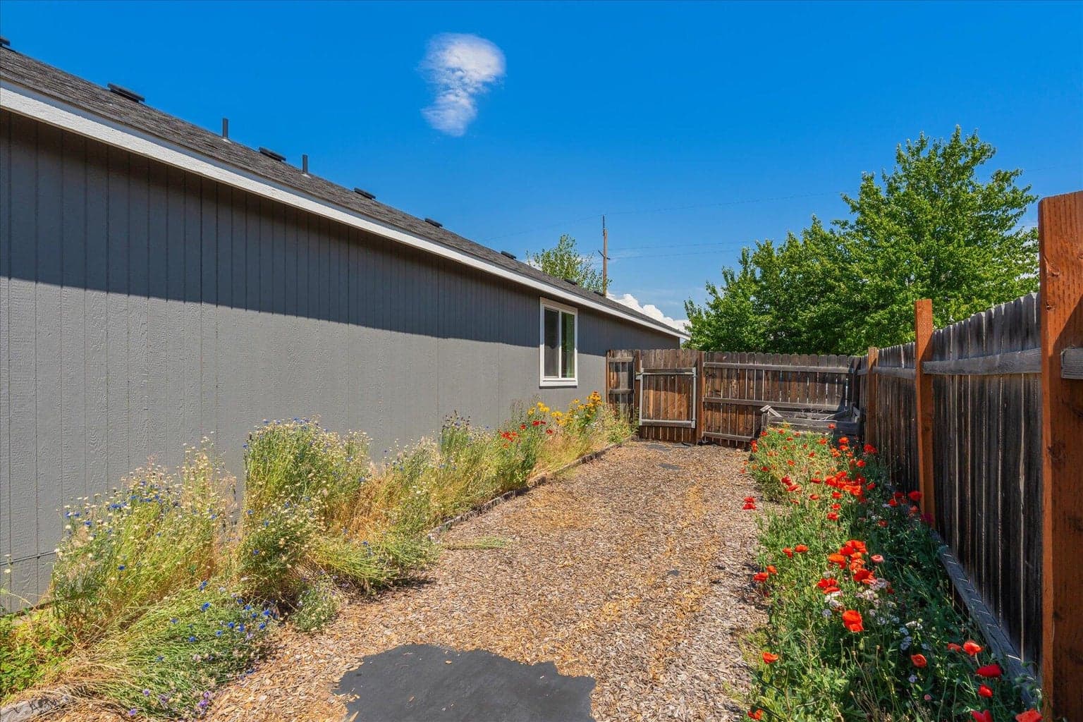 Photo of 2527 NE 5th Street 39 of 46