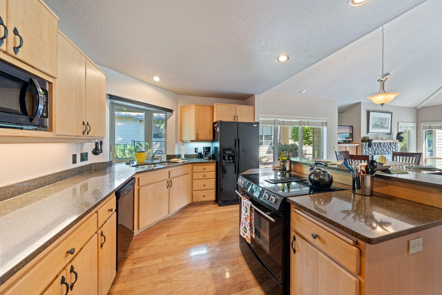 Photo of 3035 NW Golf View Drive 11 of 28