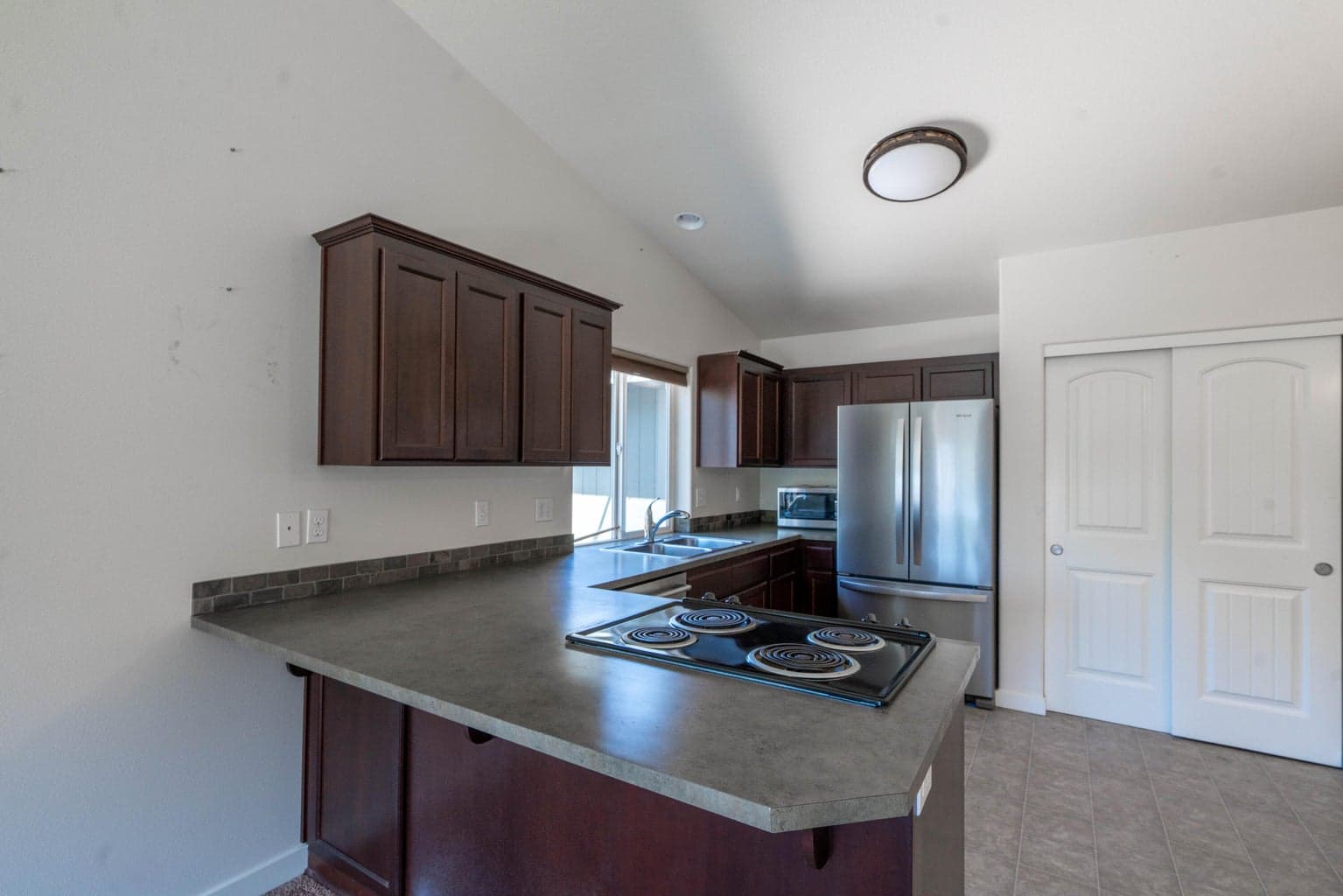 Photo of 2370 SW Kalama Avenue 7 of 26