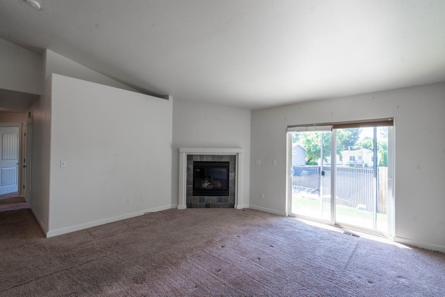 Photo of 2370 SW Kalama Avenue 8 of 26