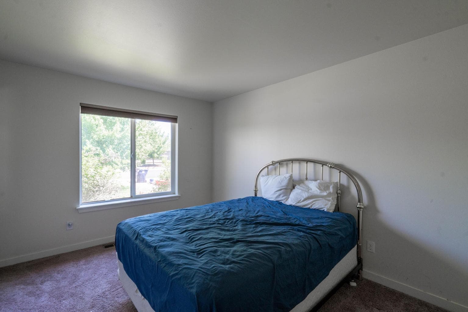 Photo of 2370 SW Kalama Avenue 10 of 26