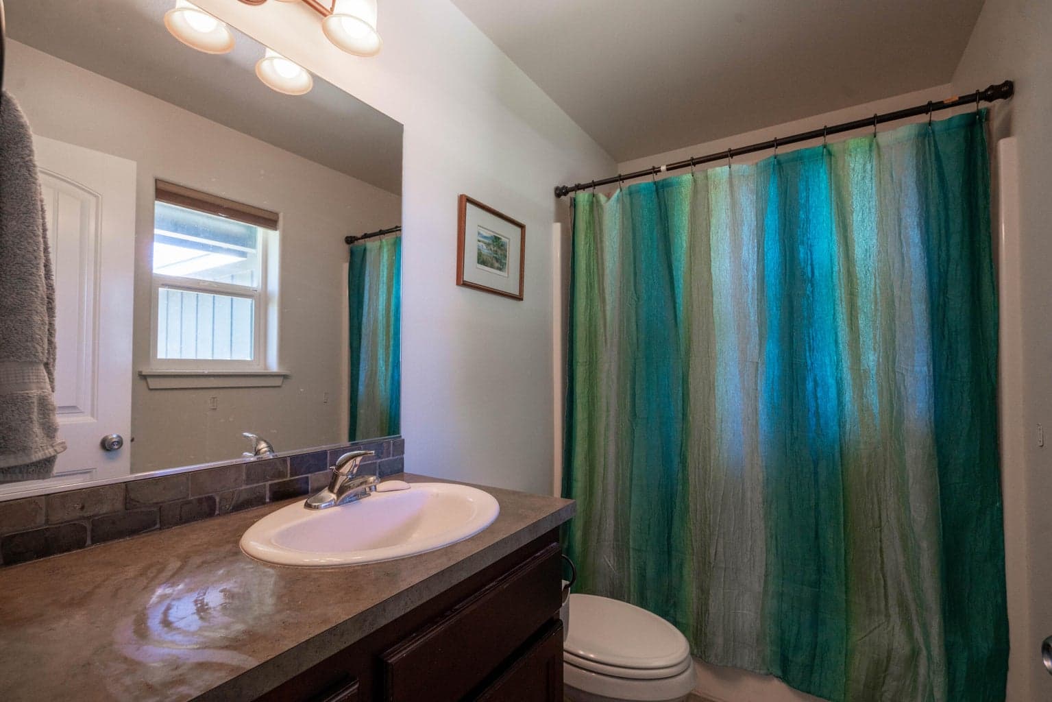 Photo of 2370 SW Kalama Avenue 12 of 26