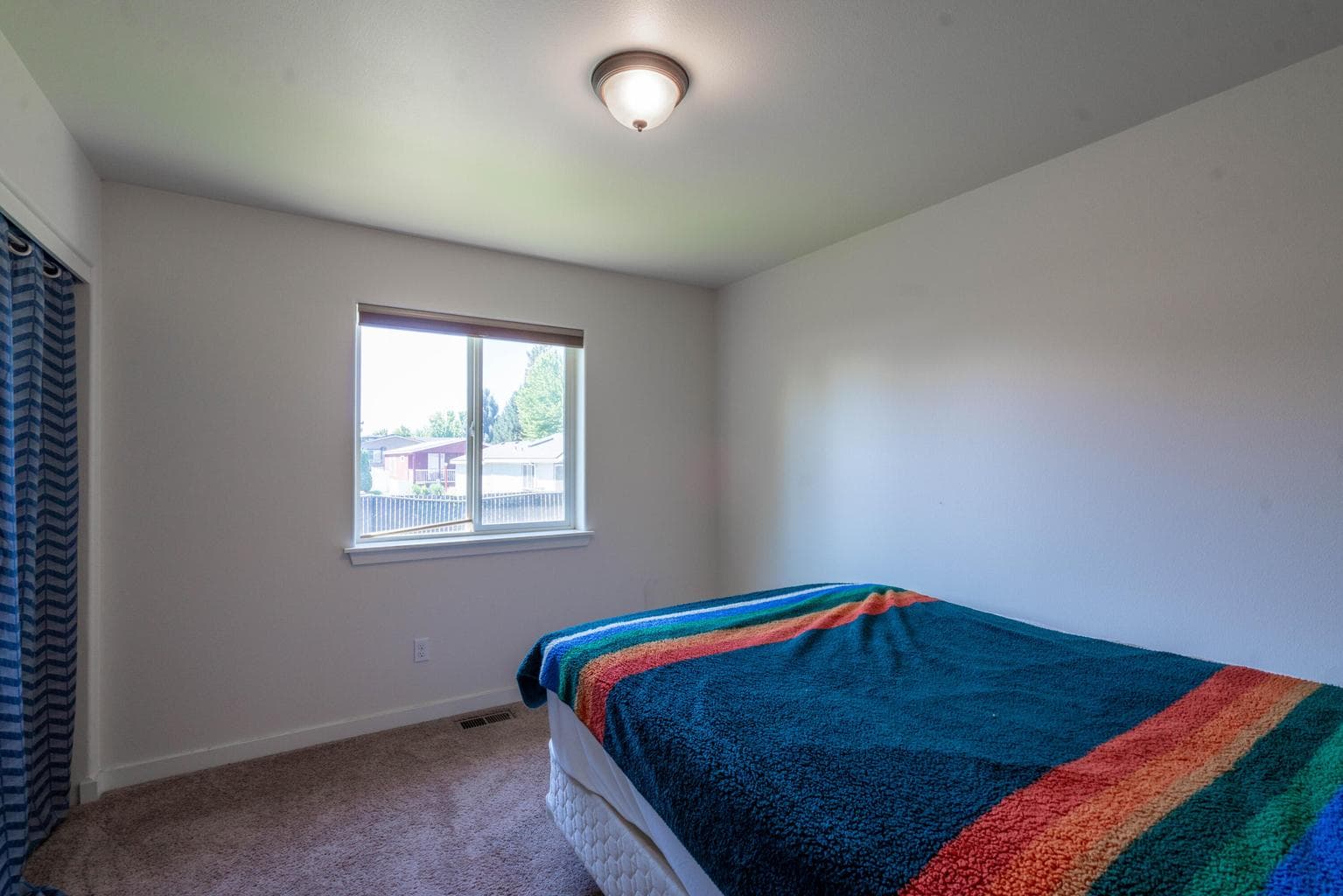 Photo of 2370 SW Kalama Avenue 13 of 26