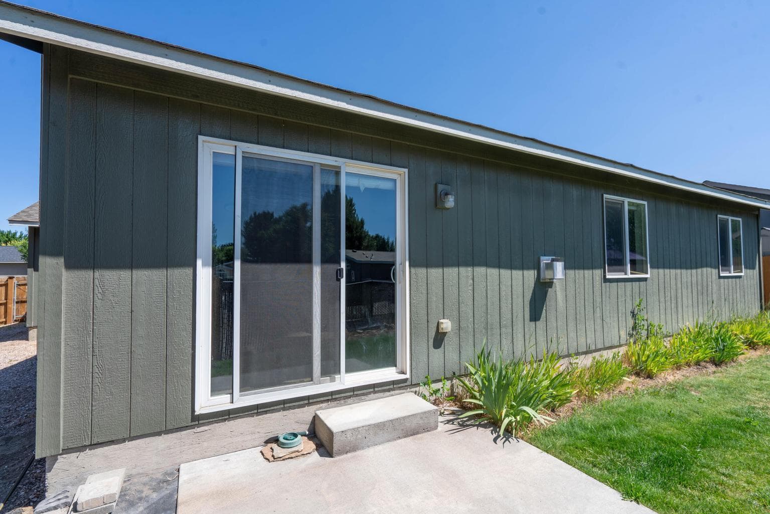 Photo of 2370 SW Kalama Avenue 18 of 26