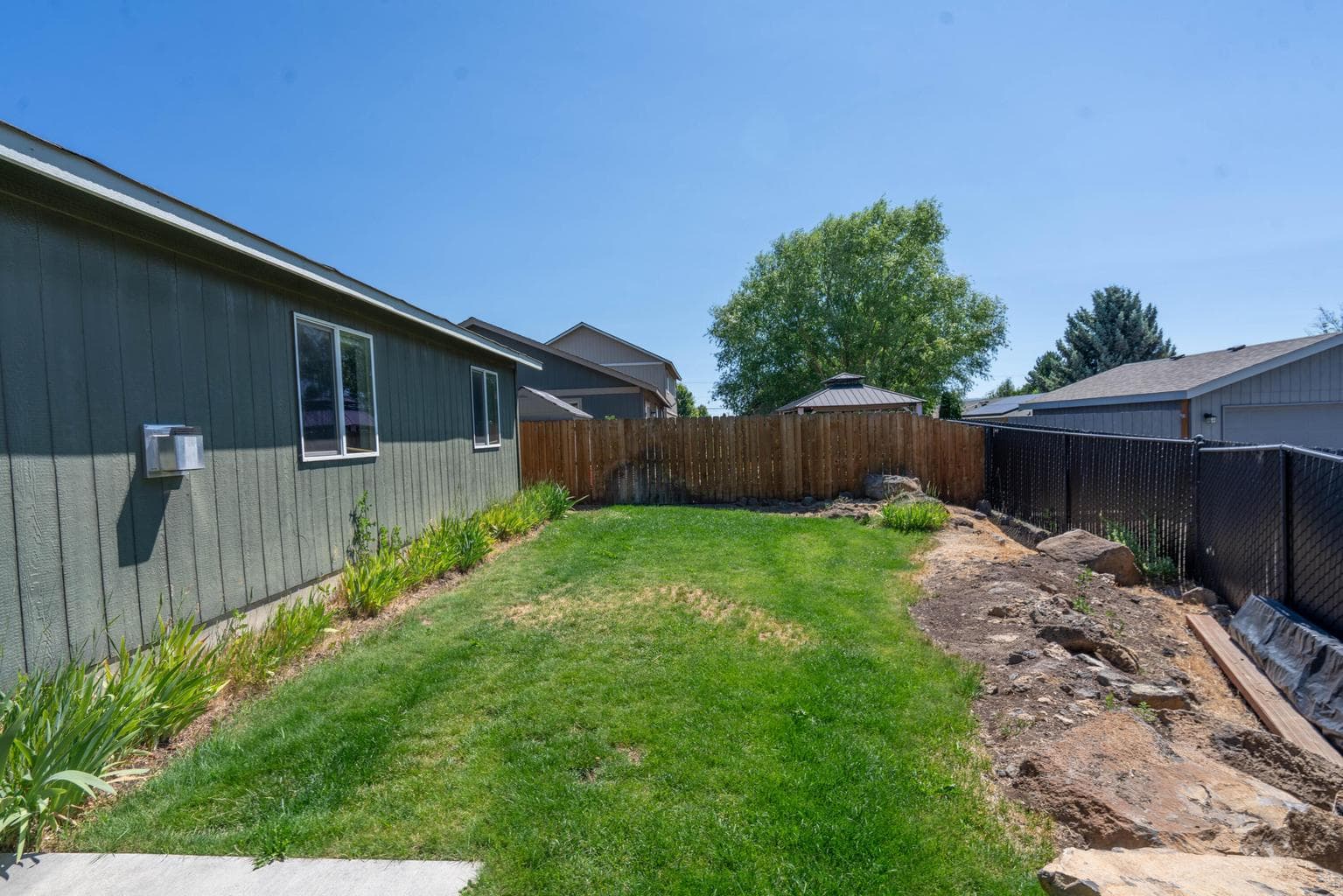 Photo of 2370 SW Kalama Avenue 19 of 26