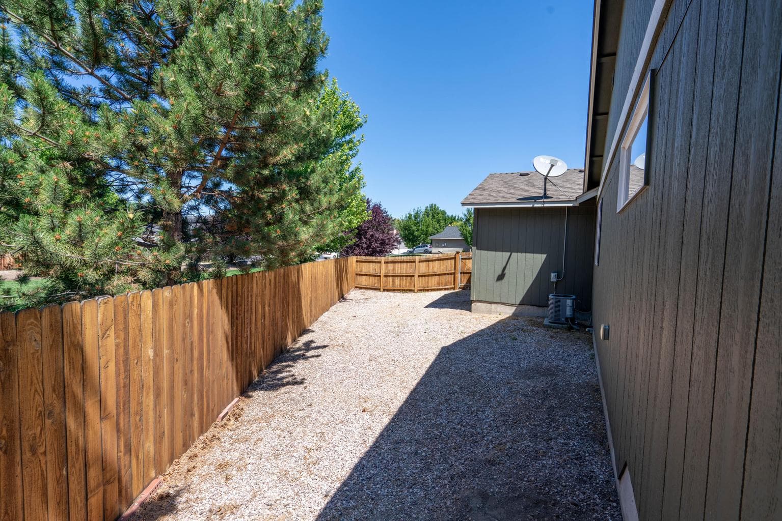 Photo of 2370 SW Kalama Avenue 21 of 26