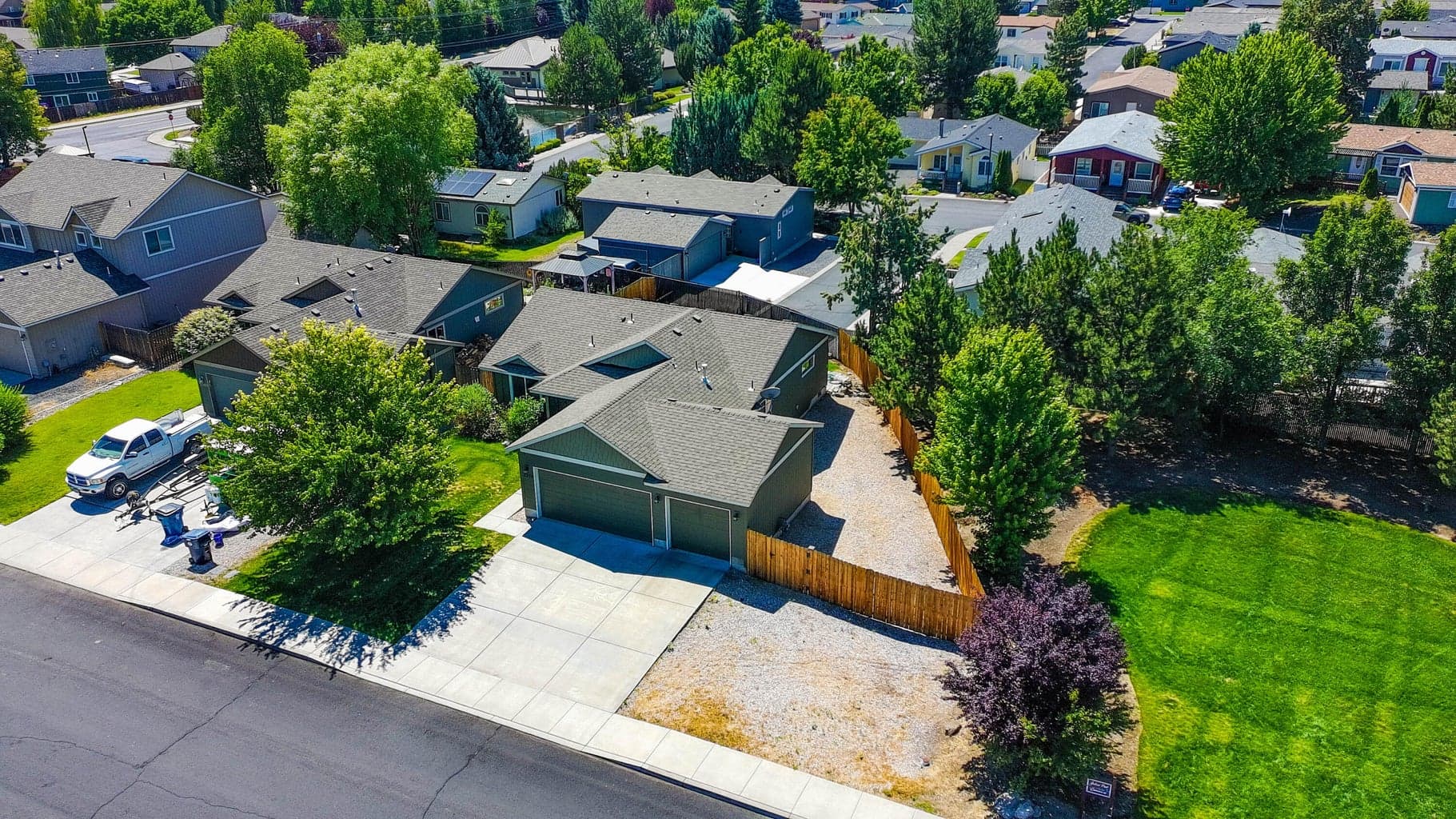 Photo of 2370 SW Kalama Avenue 23 of 26