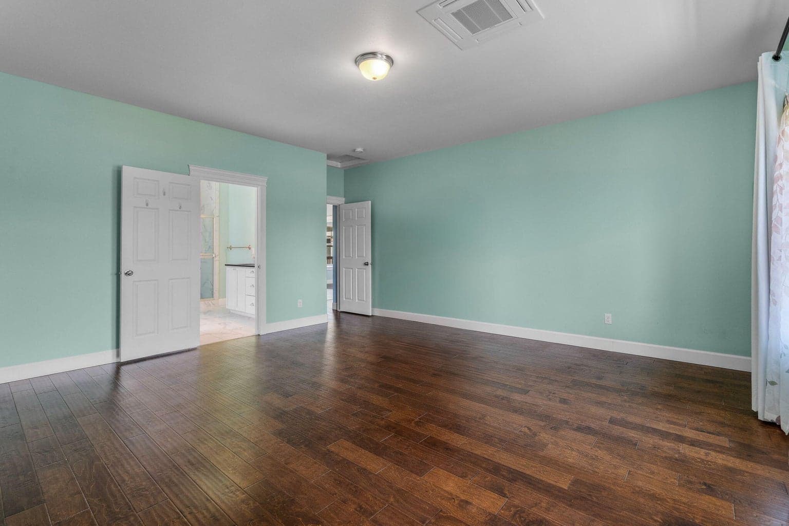 Photo of 878 NW 13th Street 17 of 45