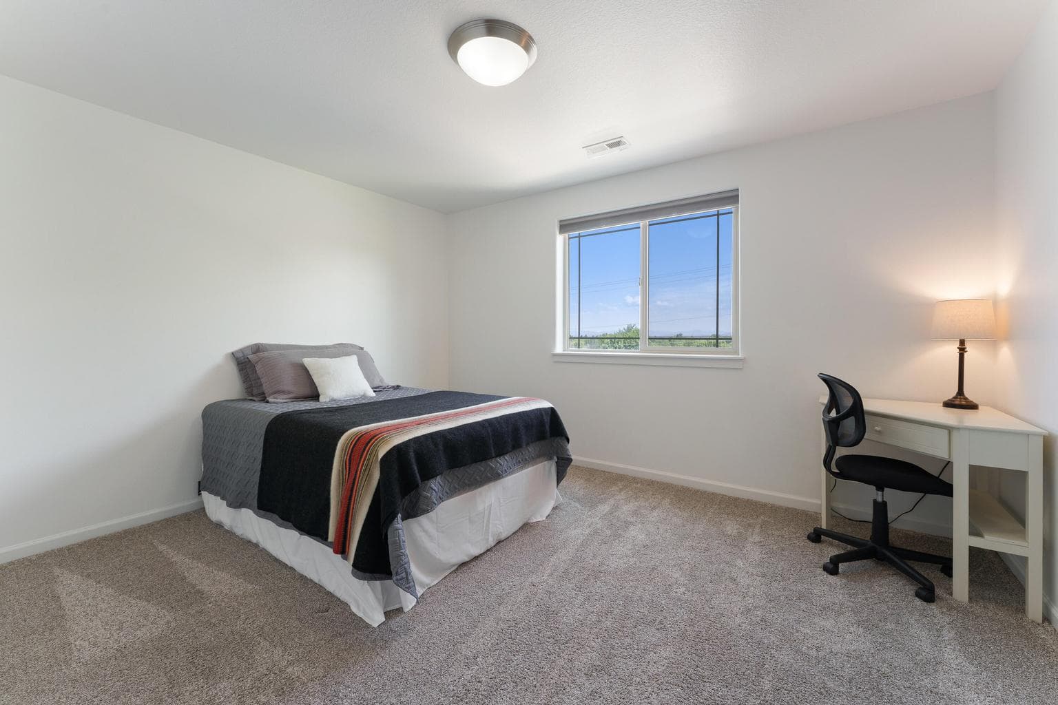 Guest Bedroom #2 (Upstairs)