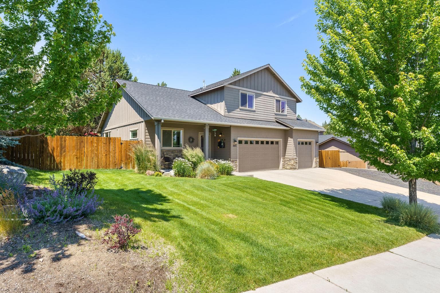 Photo of 2825 32nd 1 of 37