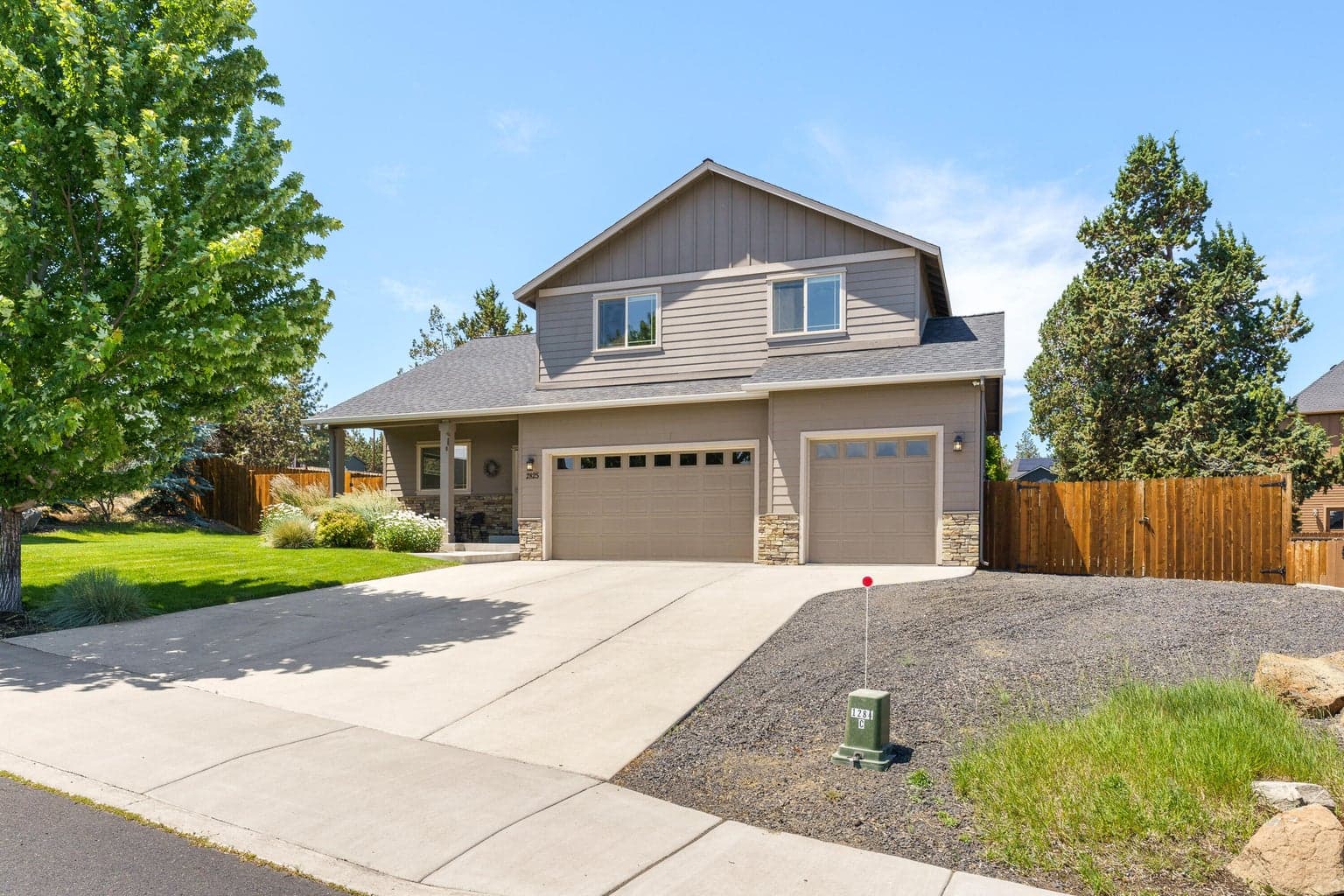 Photo of 2825 32nd 2 of 37